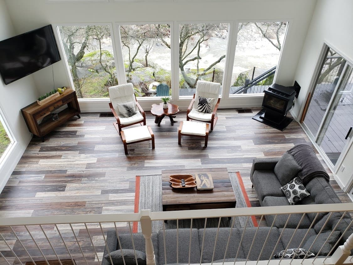 Picturesque view of the River while relaxing in the comfort of the living room. Very large windows offers spectacular views of the Kaweah River and Moro Rock. The Main Fork of the Kaweah has water year round whenever you book.